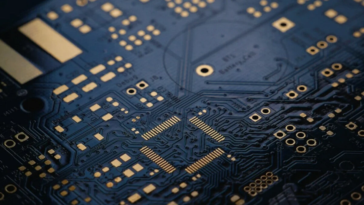 PCB inteligente e processador para máquinas de cortar cabelo AI, projetado para precisão de barbeiro profissional e controle de motor adaptativo.